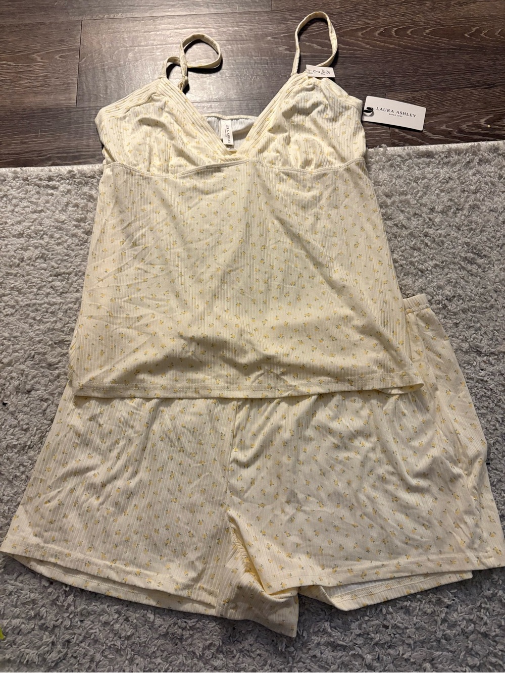 NWT Laura Ashley Ditsy Floral Pajama Set Cami & Shorts Butter Yellow. Size Large